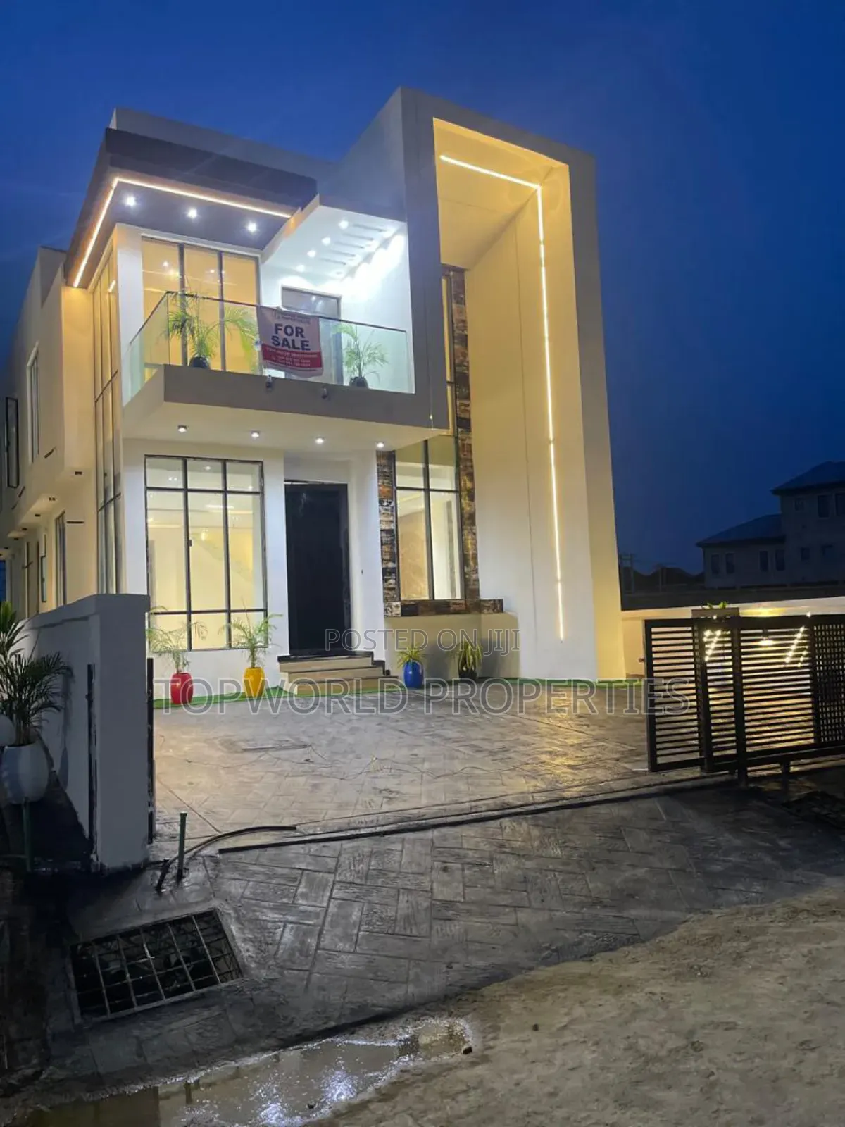 5bdrm Duplex in Chevron Lekki for sale in Chevron