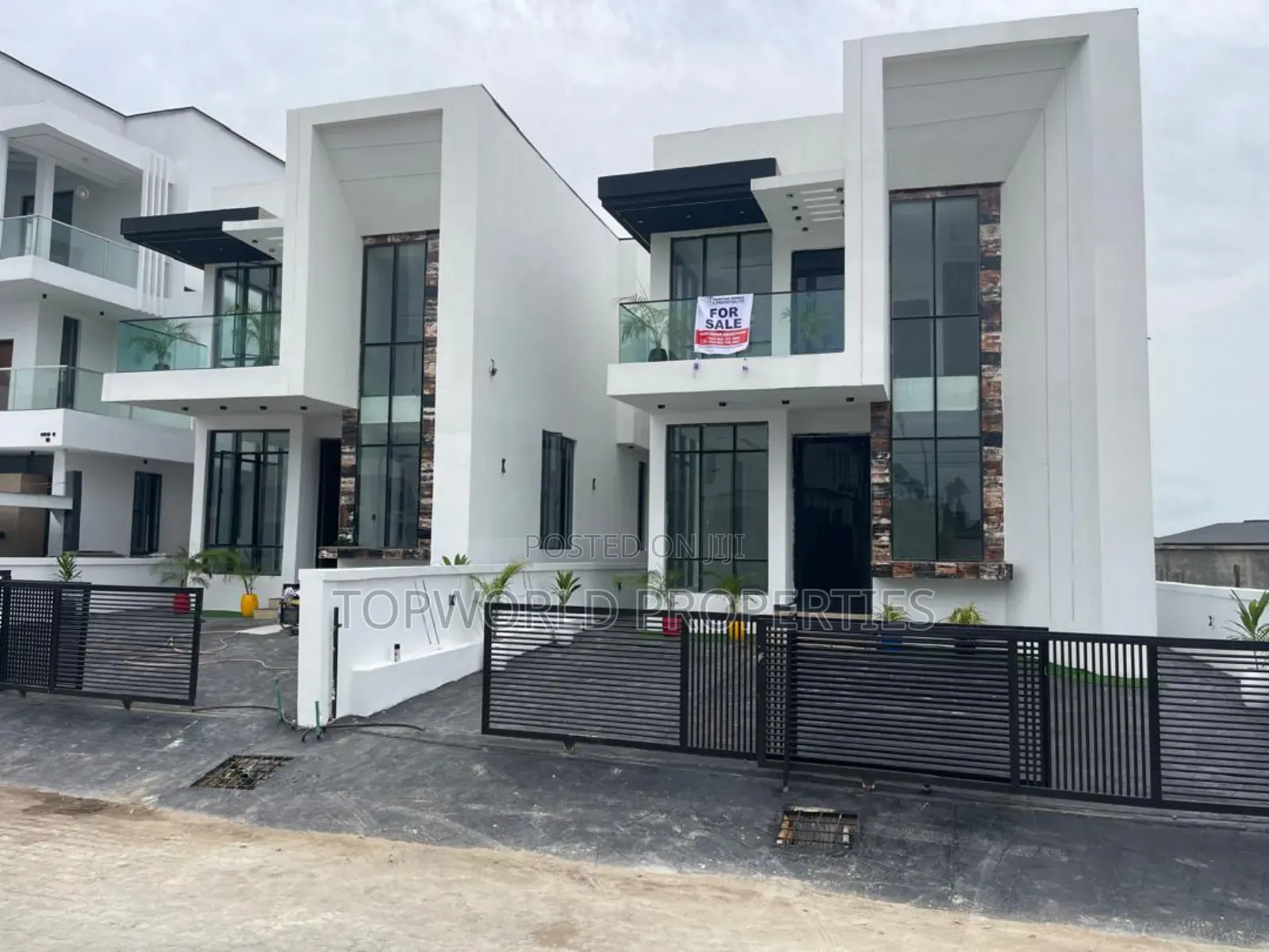 5bdrm Duplex in Chevron Lekki for sale in Chevron