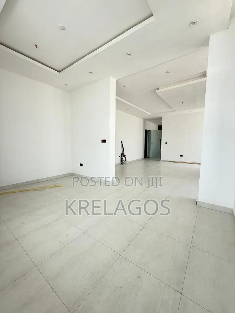 5bdrm Duplex in Chevron for sale in Chevron