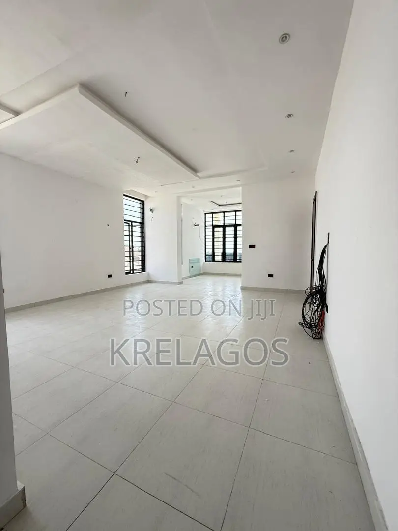 5bdrm Duplex in Chevron for sale in Chevron