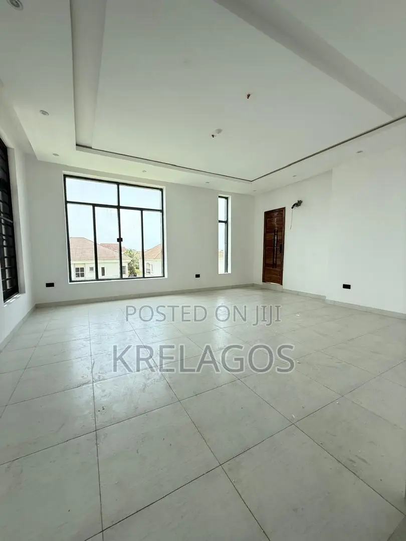 5bdrm Duplex in Chevron for sale in Chevron