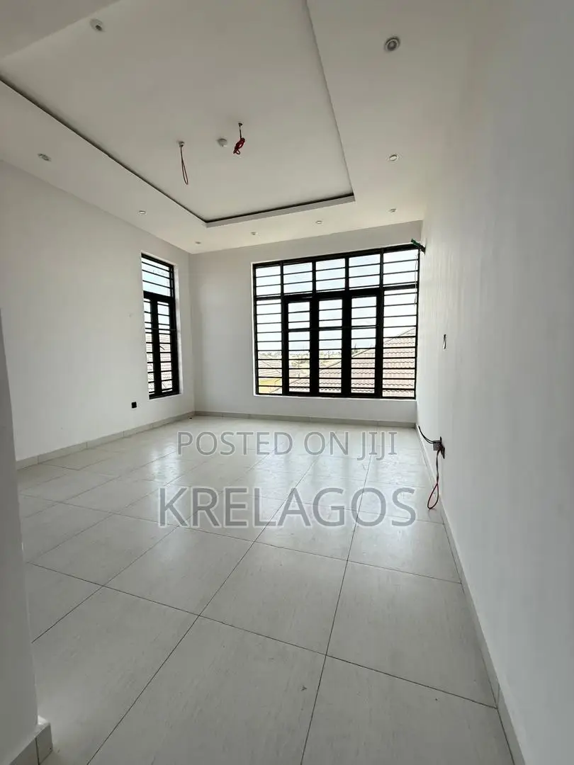 4bdrm Duplex in Chevron for sale in Chevron