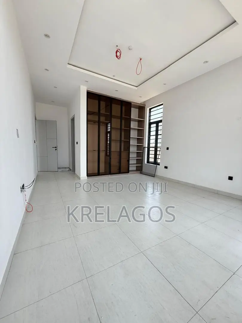 4bdrm Duplex in Chevron for sale in Chevron