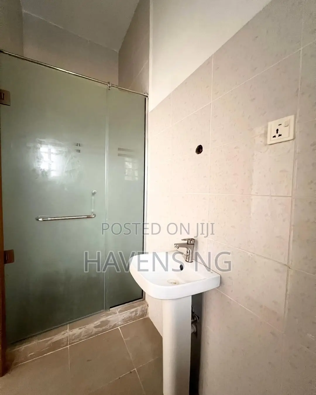 2bdrm Apartment In Lekki Phase 1 For Sale in Lekki Phase 1