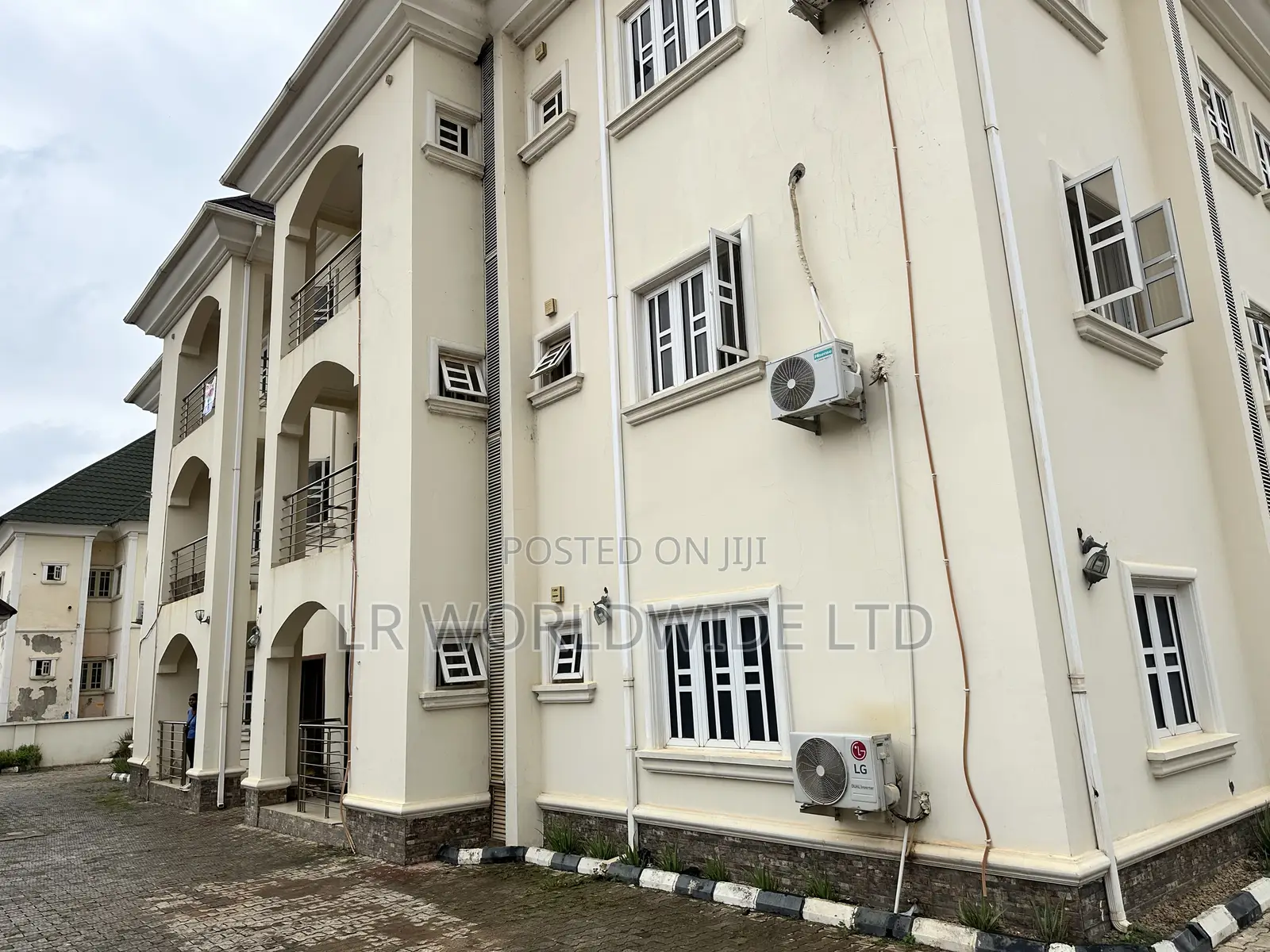 3bdrm Block of Flats in Wuye for sale in Wuye