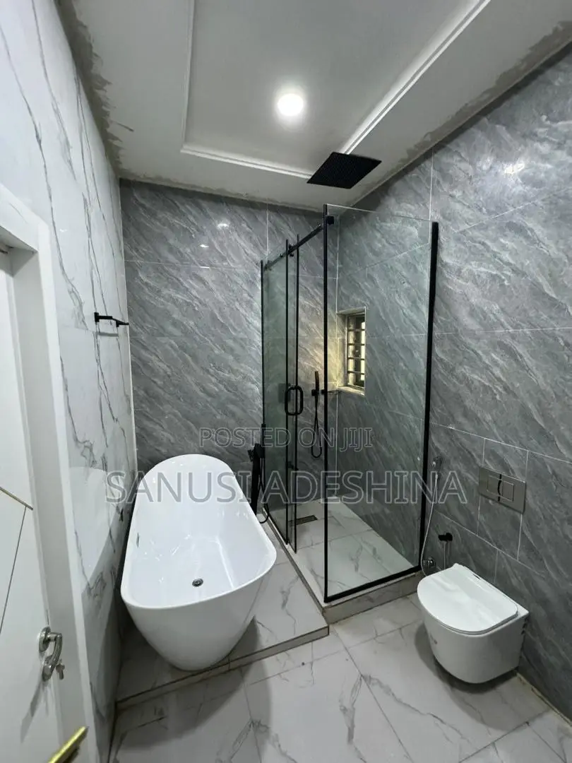 5bdrm Duplex in Jahi Gilmore,Fct for sale in Jahi