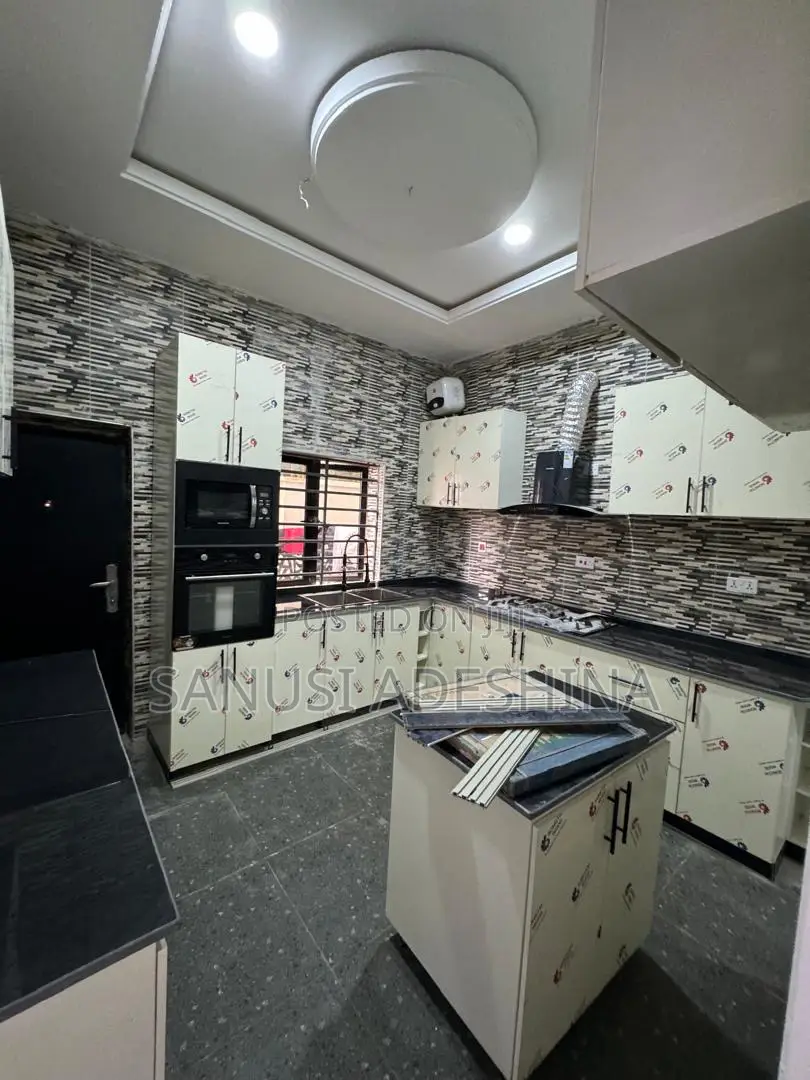 5bdrm Duplex in Jahi Gilmore,Fct for sale in Jahi