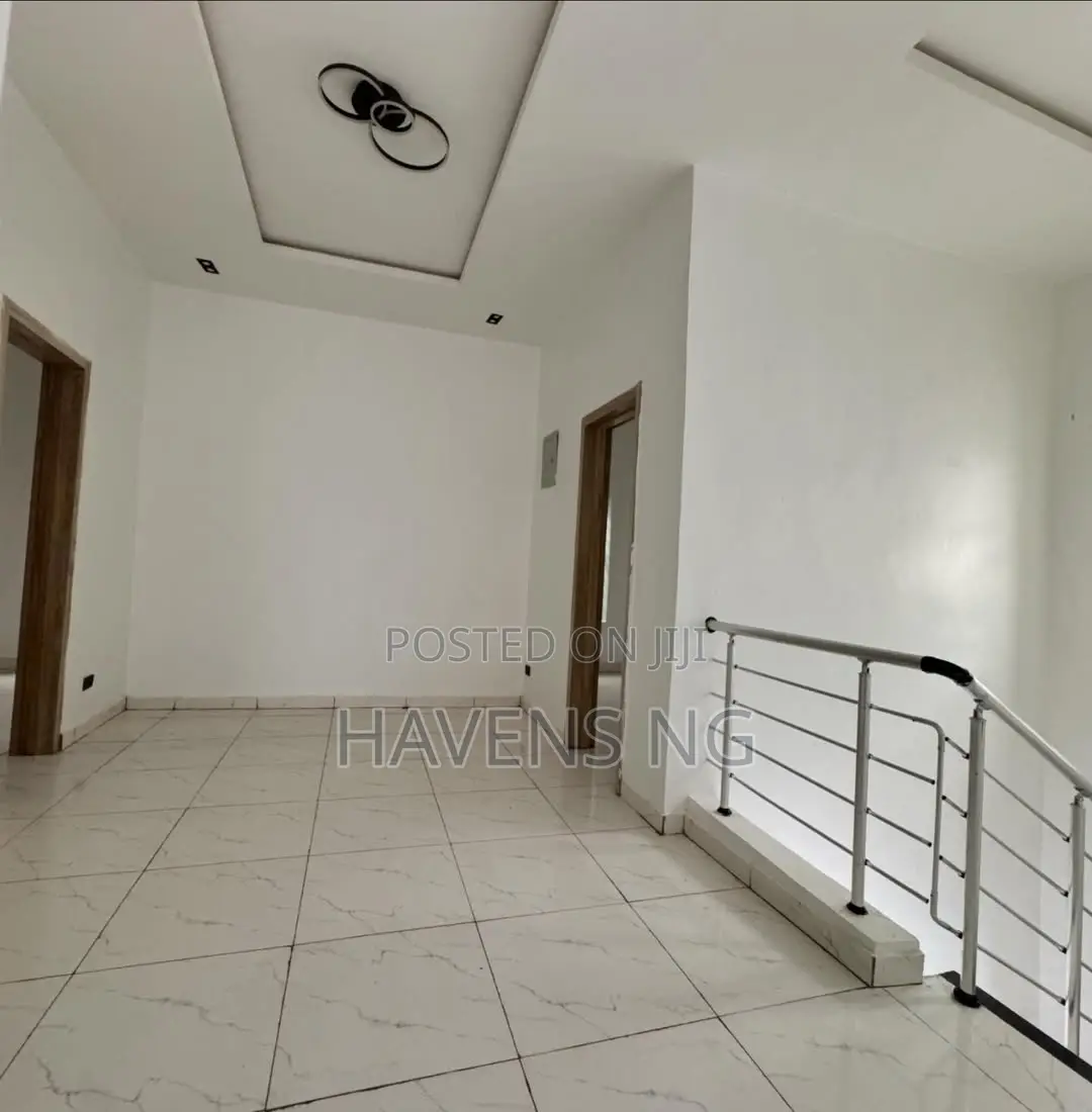 5bdrm Duplex in Lekki Phase 1 for sale in Lekki Phase 1