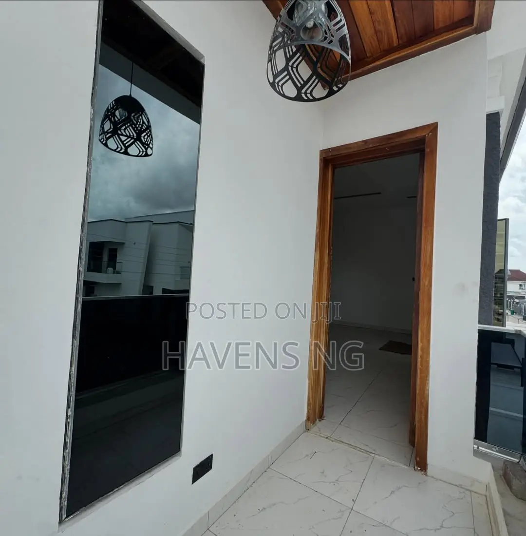 5bdrm Duplex in Lekki Phase 1 for sale in Lekki Phase 1