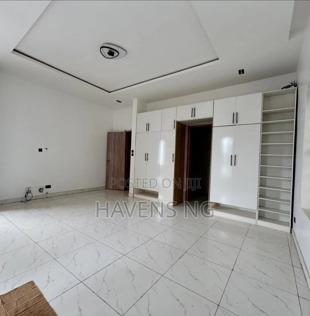 5bdrm Duplex in Lekki Phase 1 for sale in Lekki Phase 1