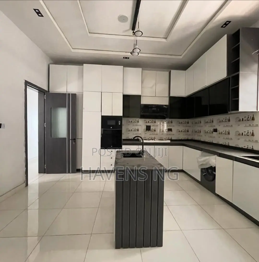 5bdrm Duplex in Lekki Phase 1 for sale in Lekki Phase 1