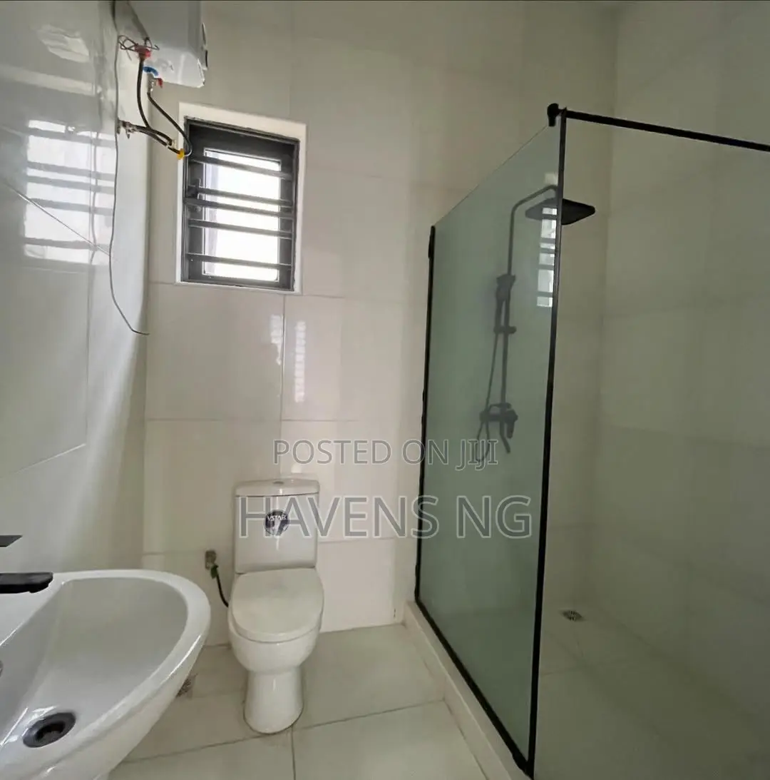 5bdrm Duplex in Lekki Phase 1 for sale in Lekki Phase 1
