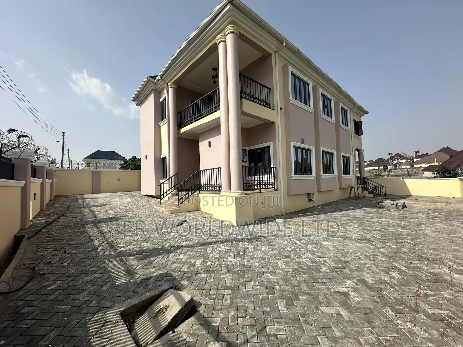 6bdrm Duplex in Lugbe District for sale in Lugbe District