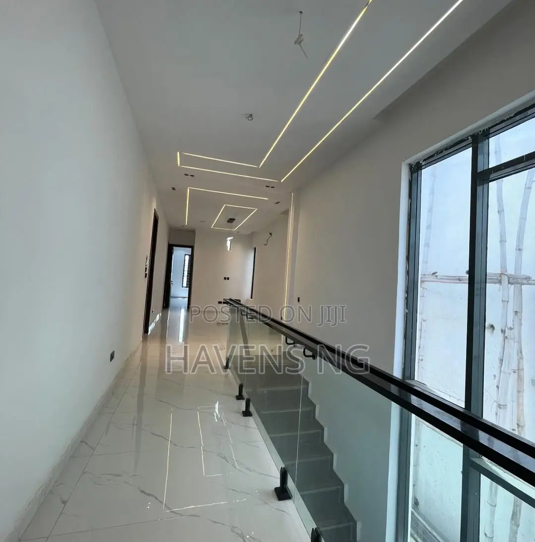 5bdrm Duplex in Lekki Phase 1 for sale in Lekki Phase 1