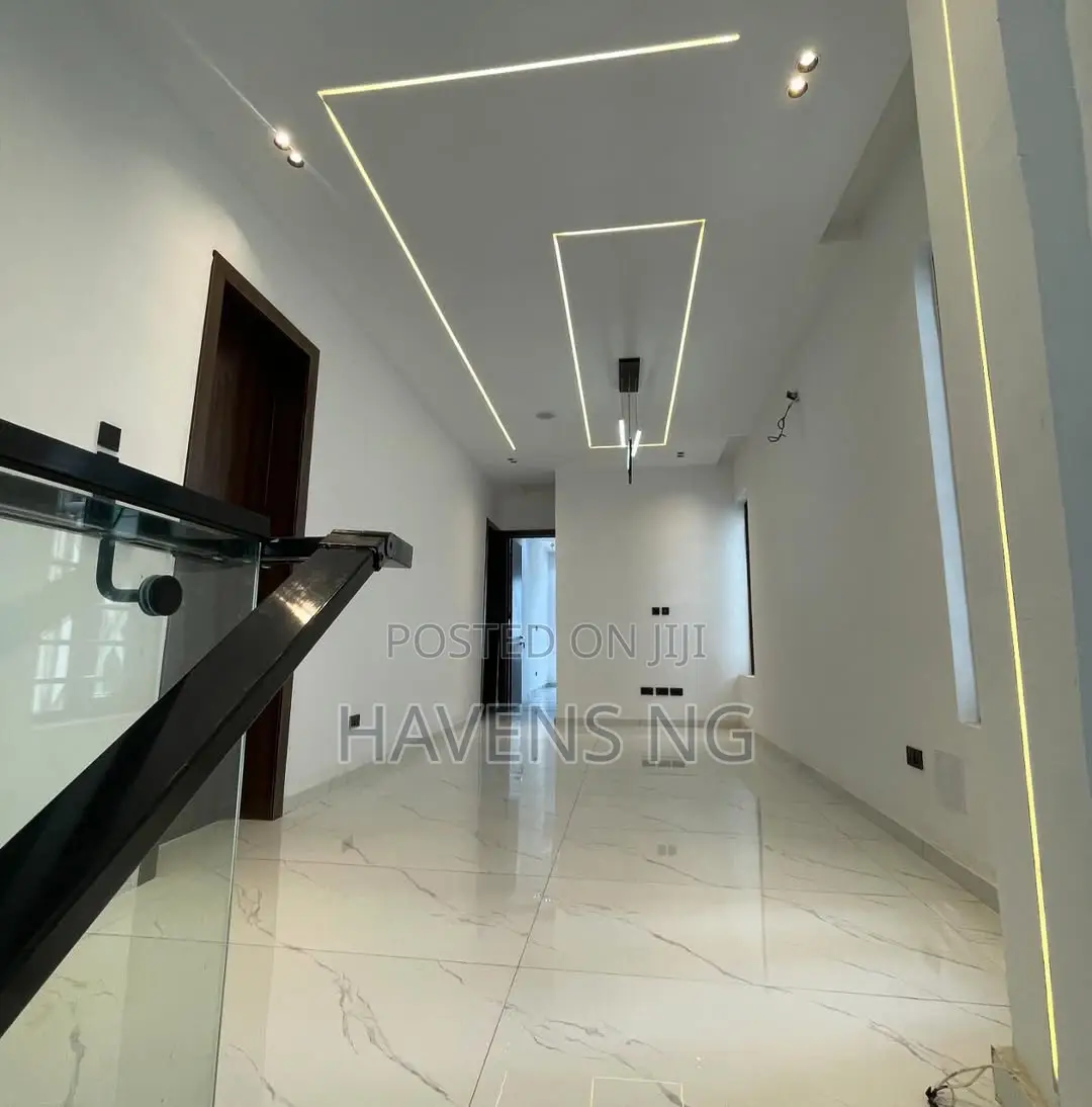 5bdrm Duplex in Lekki Phase 1 for sale in Lekki Phase 1