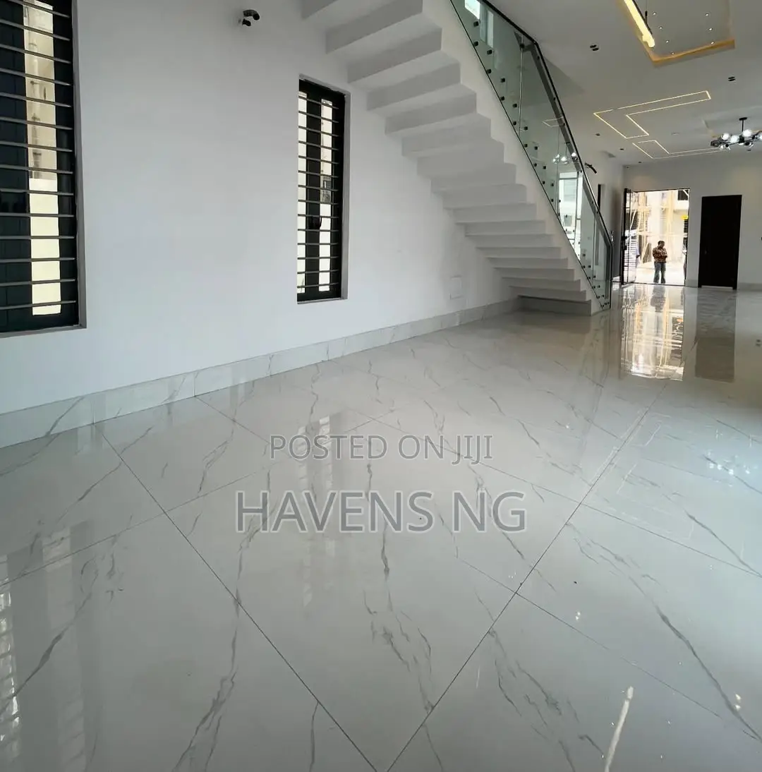 5bdrm Duplex in Lekki Phase 1 for sale in Lekki Phase 1
