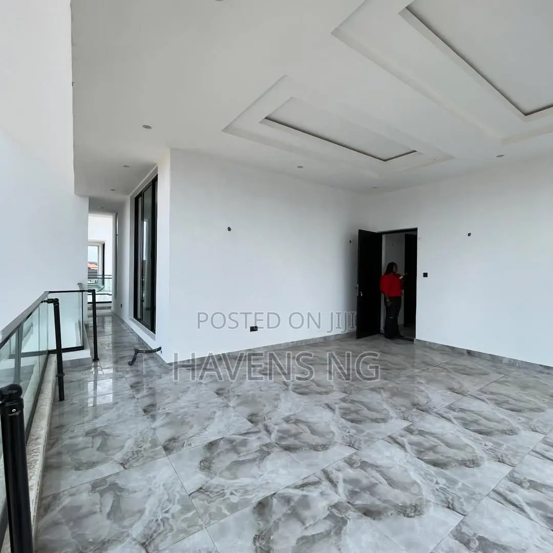 5bdrm Duplex in Osapa london for sale in Osapa london