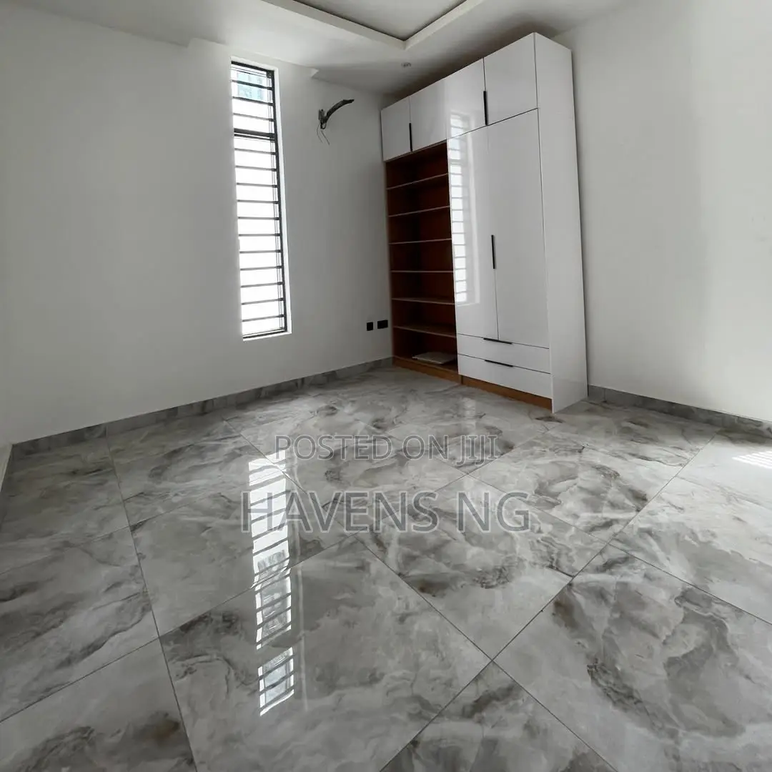 5bdrm Duplex in Osapa london for sale in Osapa london