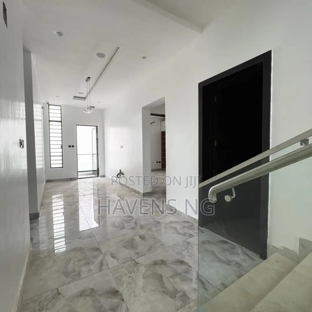 5bdrm Duplex in Osapa london for sale in Osapa london