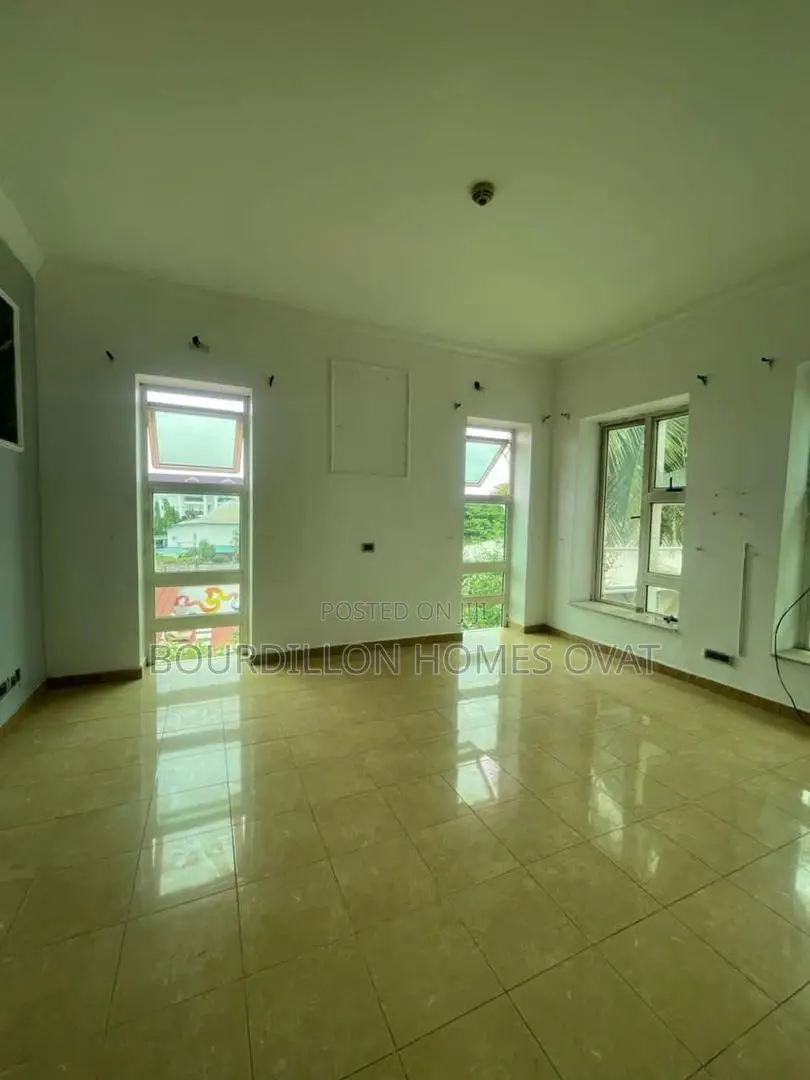 1750 SQM Land With a Structure in Victoria Island