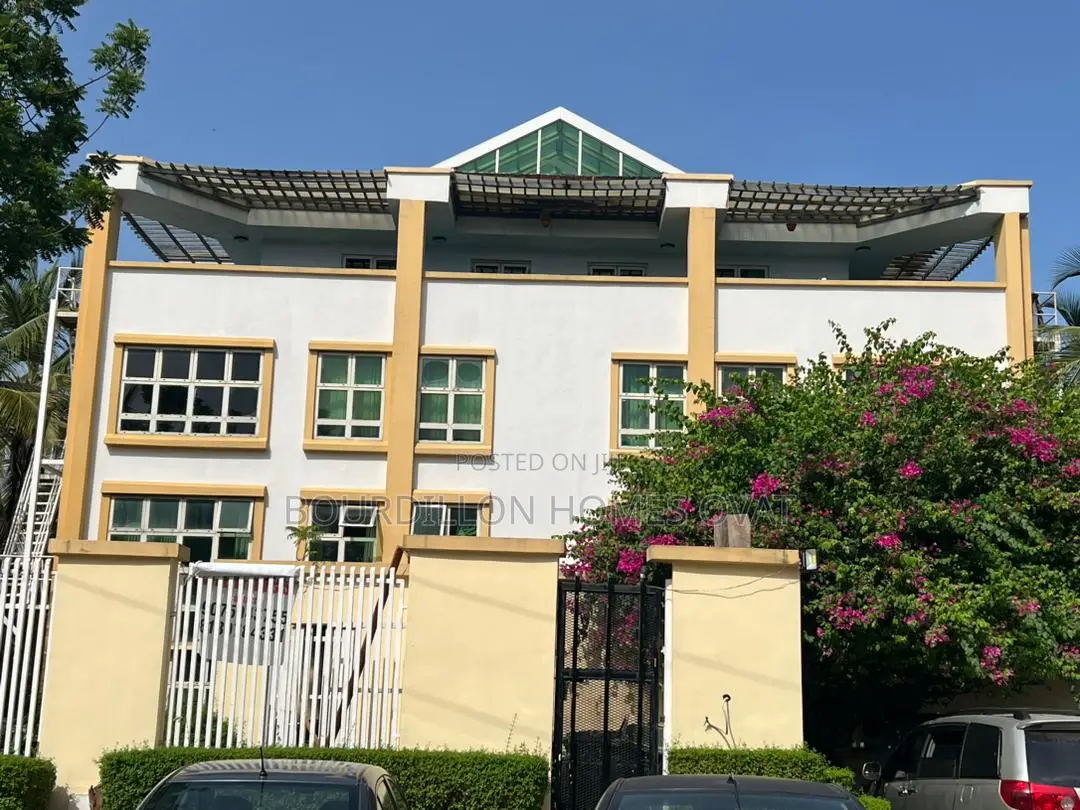 1750 SQM Land With a Structure in Victoria Island