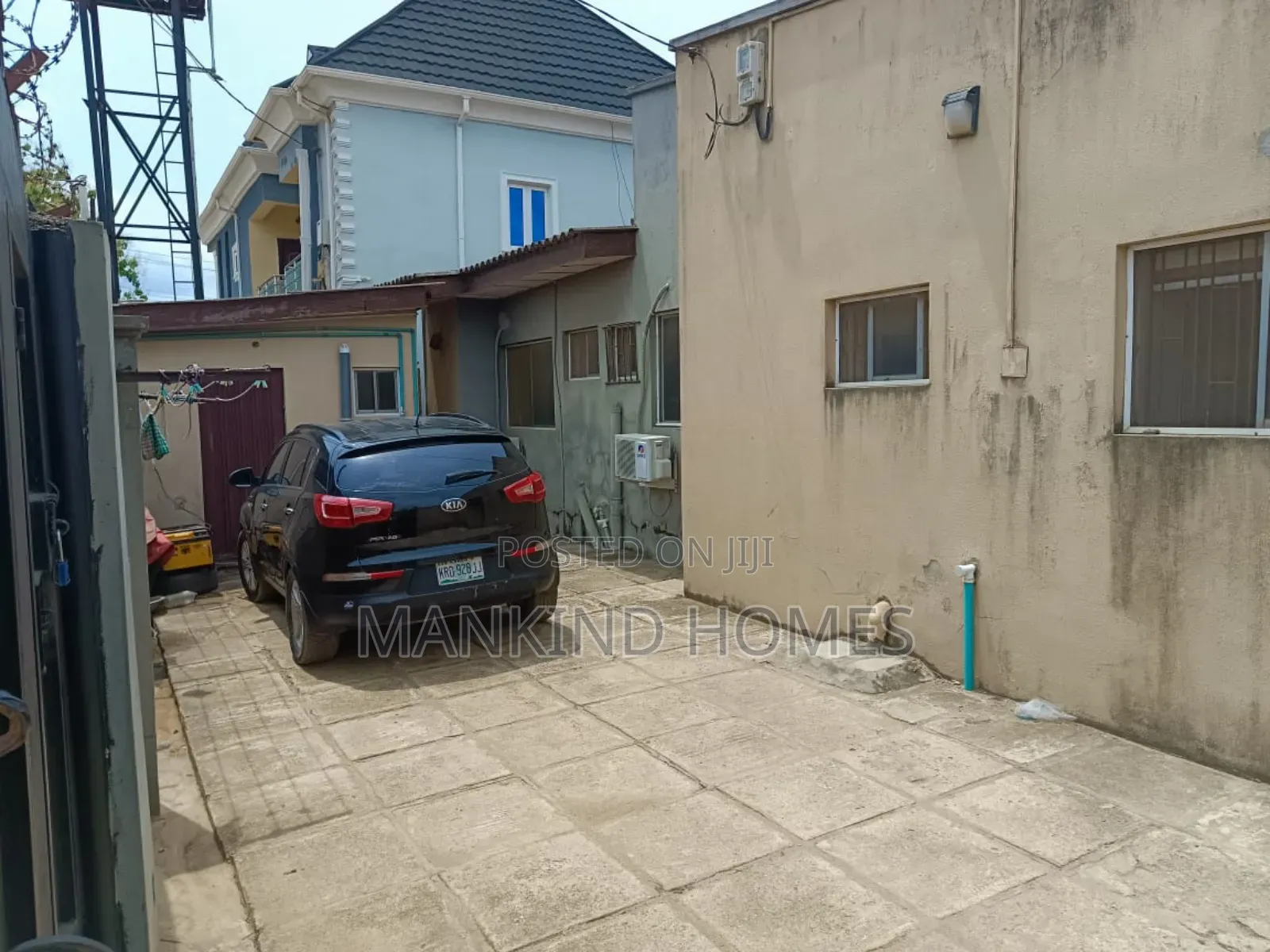 3bdrm Block of Flats in Ebute Metta for sale in Ebute Metta