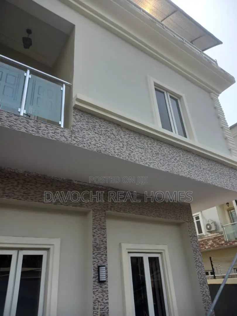 Furnished 6bdrm Duplex in Chevron for sale in Chevron