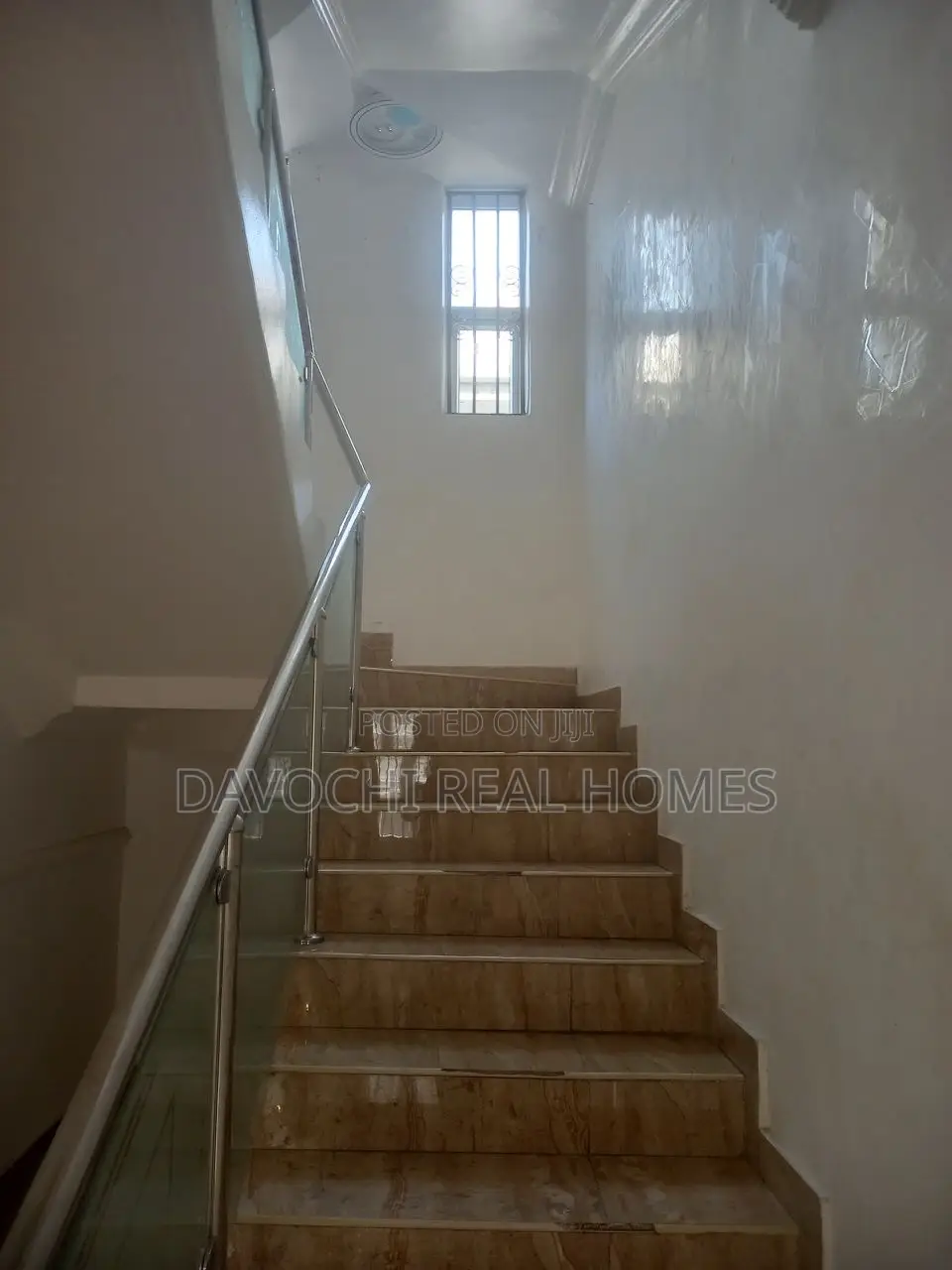 Furnished 6bdrm Duplex in Chevron for sale in Chevron