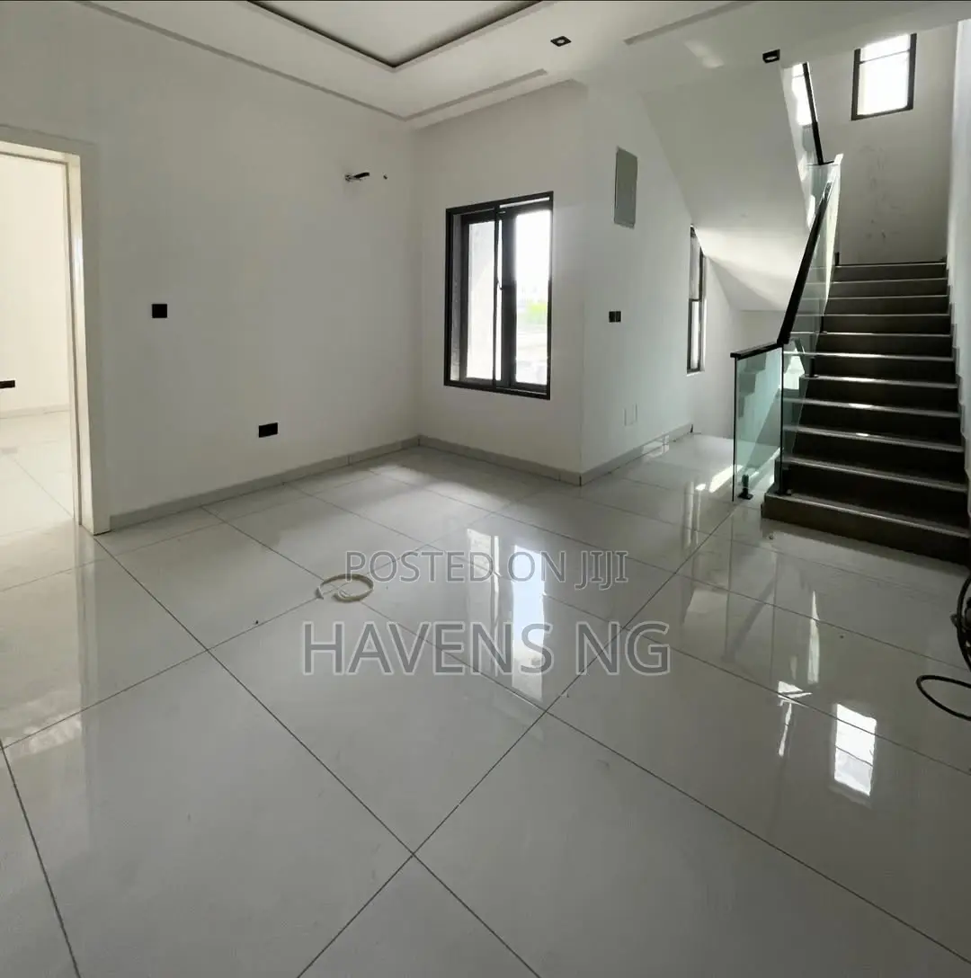 4bdrm Duplex in Lekki Phase 1 for sale in Lekki Phase 1