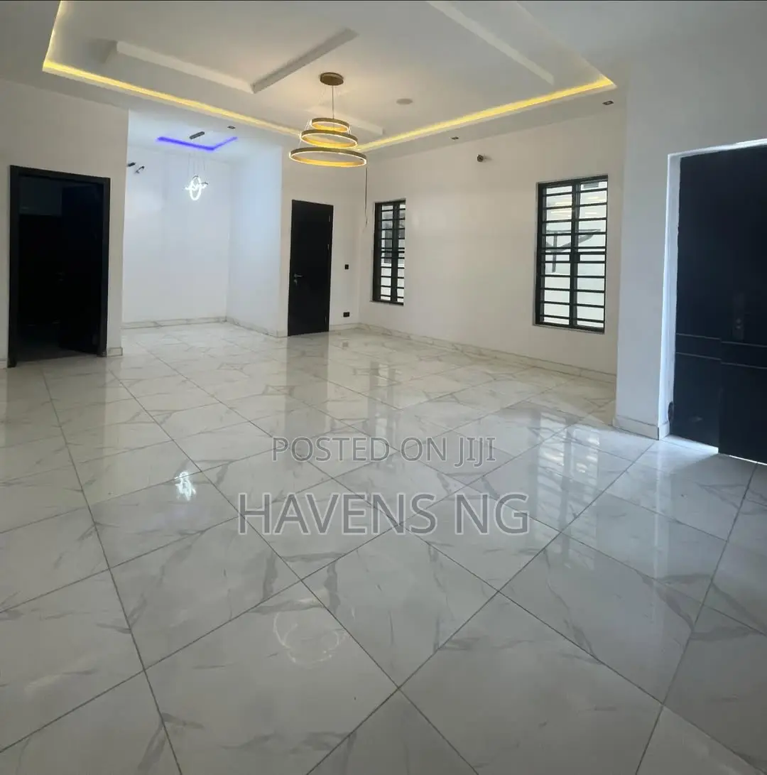 5bdrm Duplex in Lekki Phase 1 for sale in Lekki Phase 1