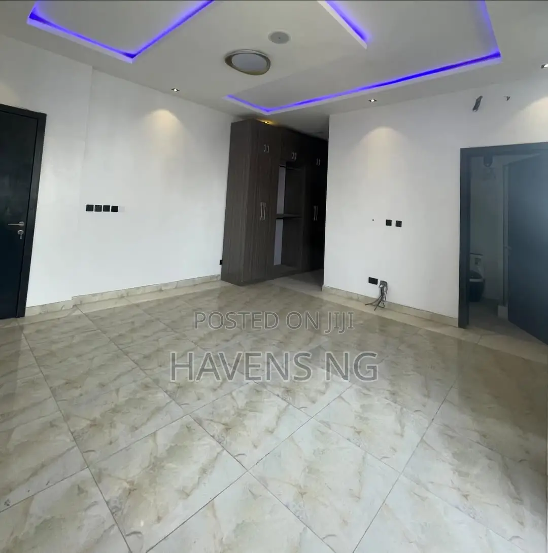 5bdrm Duplex in Lekki Phase 1 for sale in Lekki Phase 1
