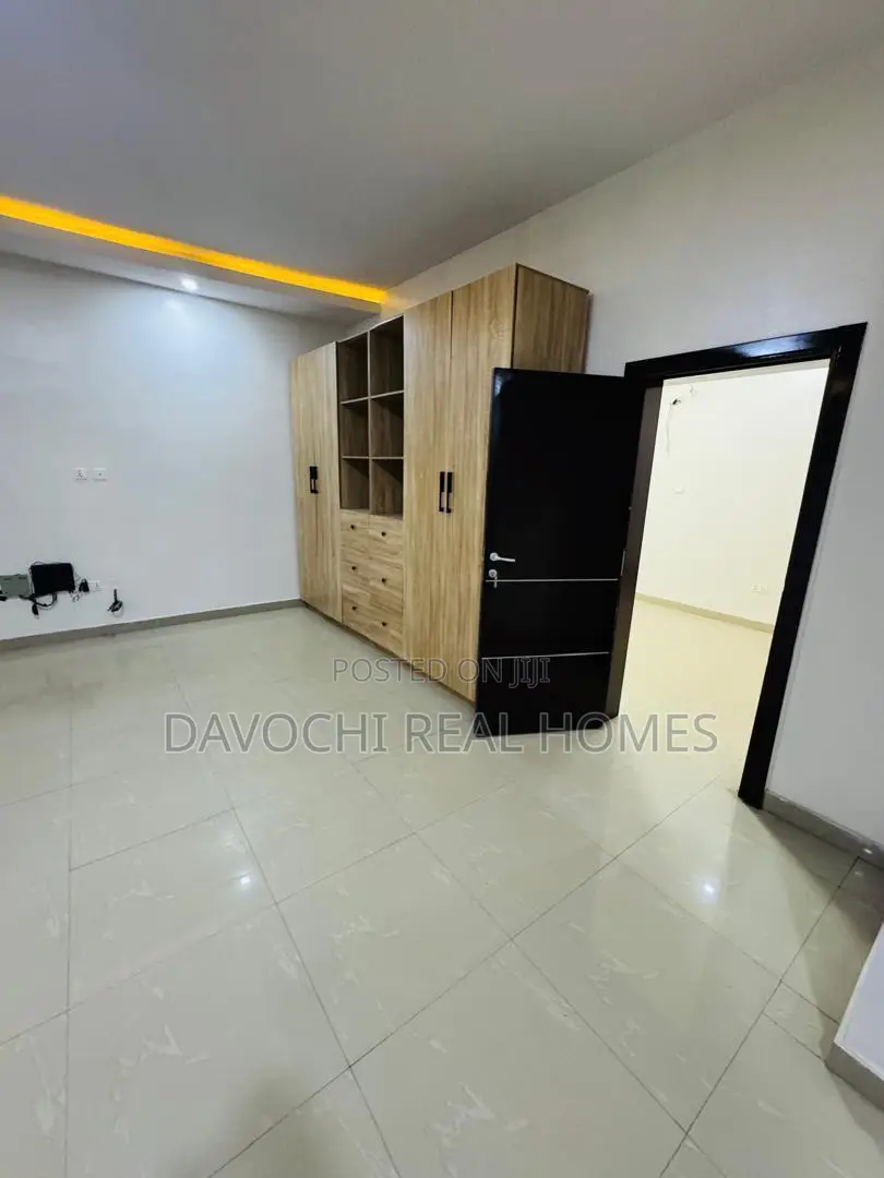 Newly Rrenovated 4 Bedroom Semi Detached Duplex for Sale4 in Chevron
