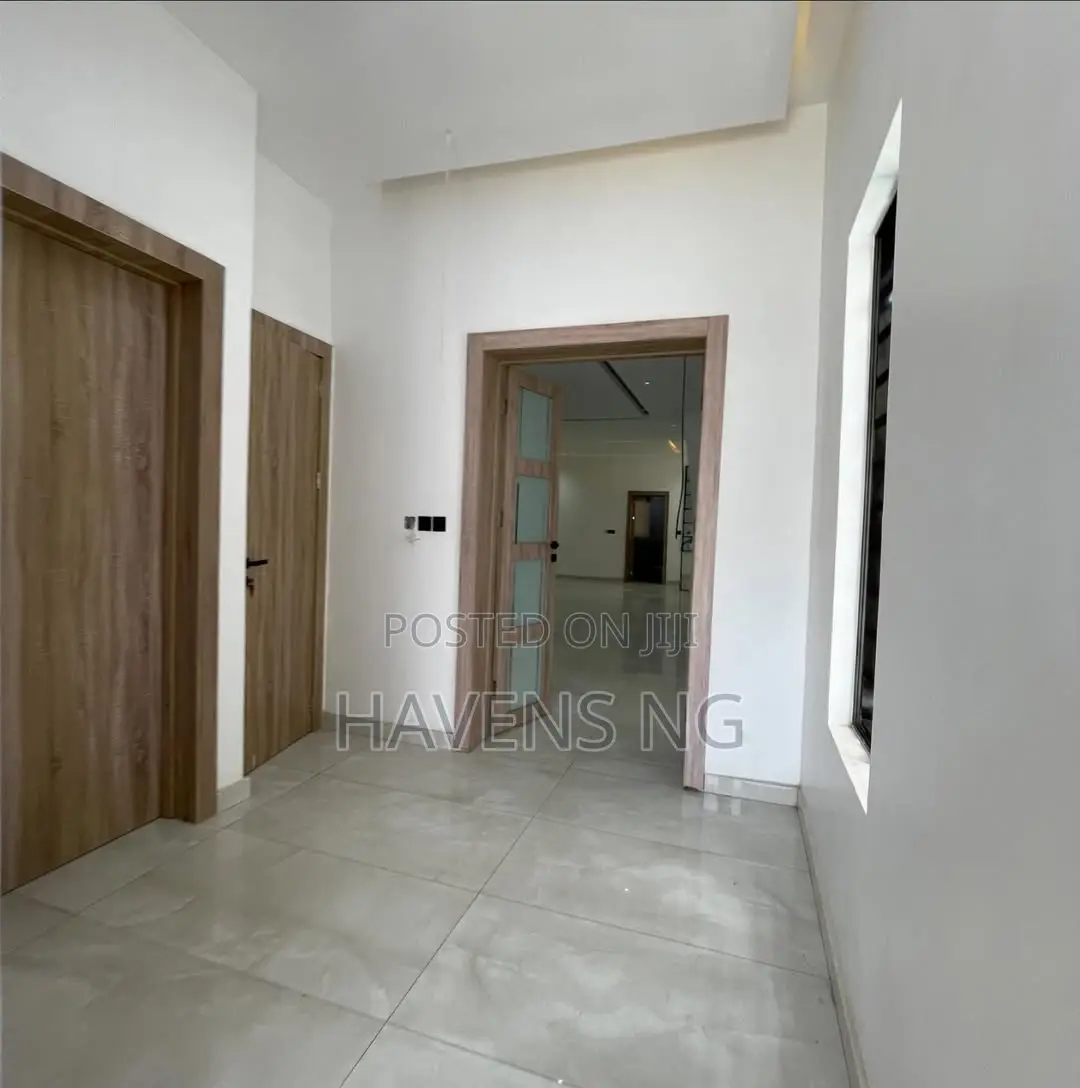 5bdrm Duplex in Osapa london for sale in Osapa london