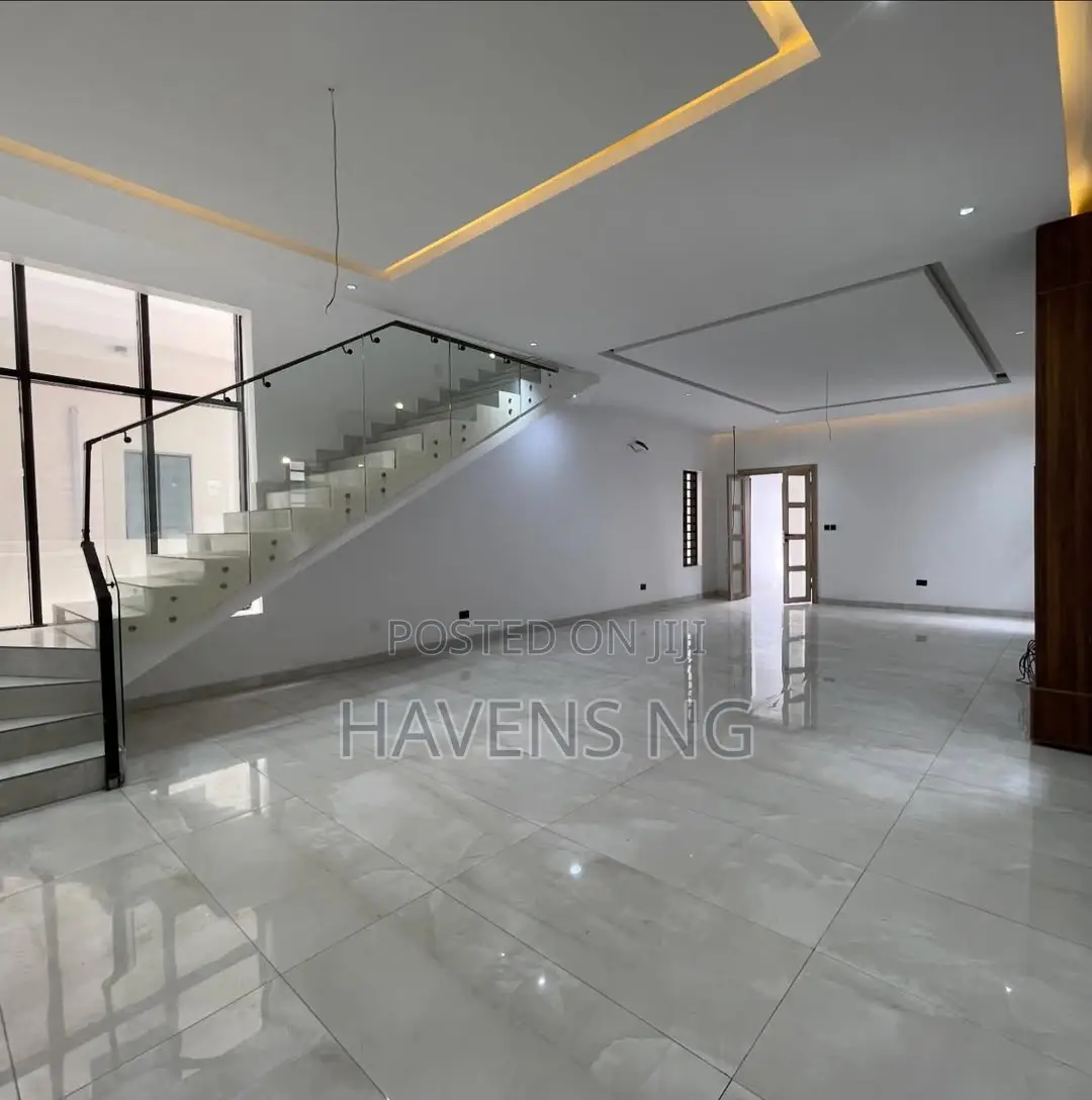 5bdrm Duplex in Osapa london for sale in Osapa london