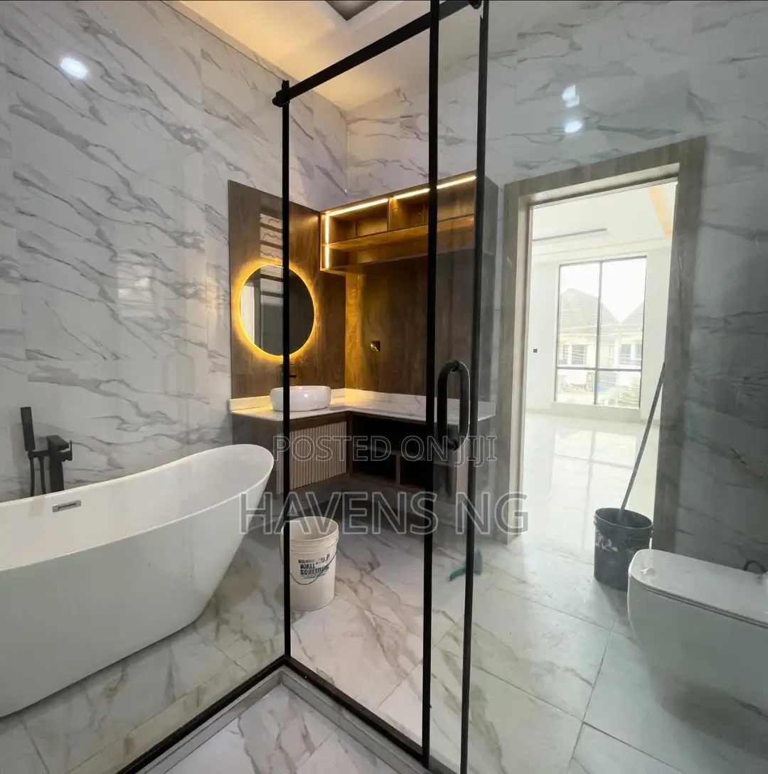 5bdrm Duplex in Osapa london for sale in Osapa london