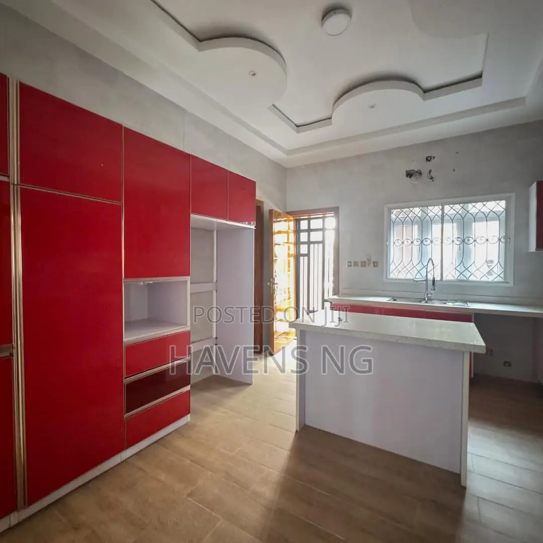5bdrm Duplex in Lekki Phase 1 for sale in Lekki Phase 1