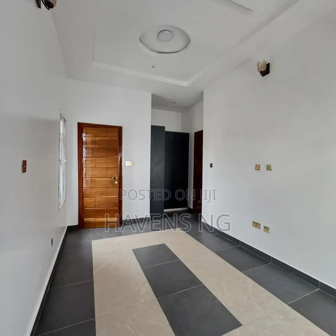 5bdrm Duplex in Lekki Phase 1 for sale in Lekki Phase 1