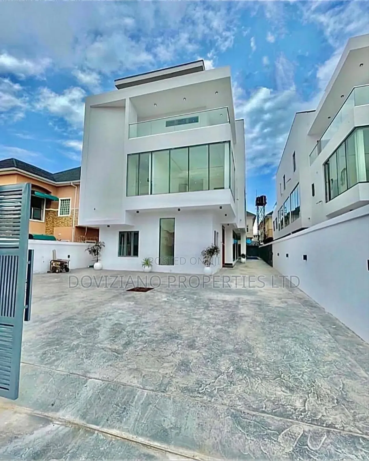 6bdrm Duplex in Lekki Phase 1 for sale in Lekki Phase 1