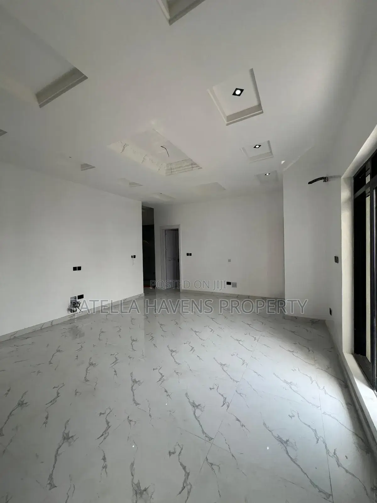4bdrm Duplex in Chevron for sale in Chevron