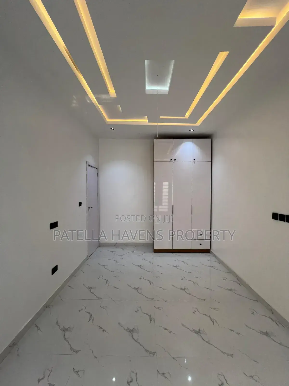 4bdrm Duplex in Chevron for sale in Chevron