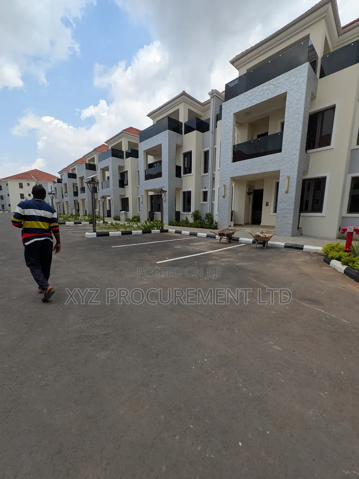 5bdrm Duplex in Crest, Life Camp for sale in Life Camp