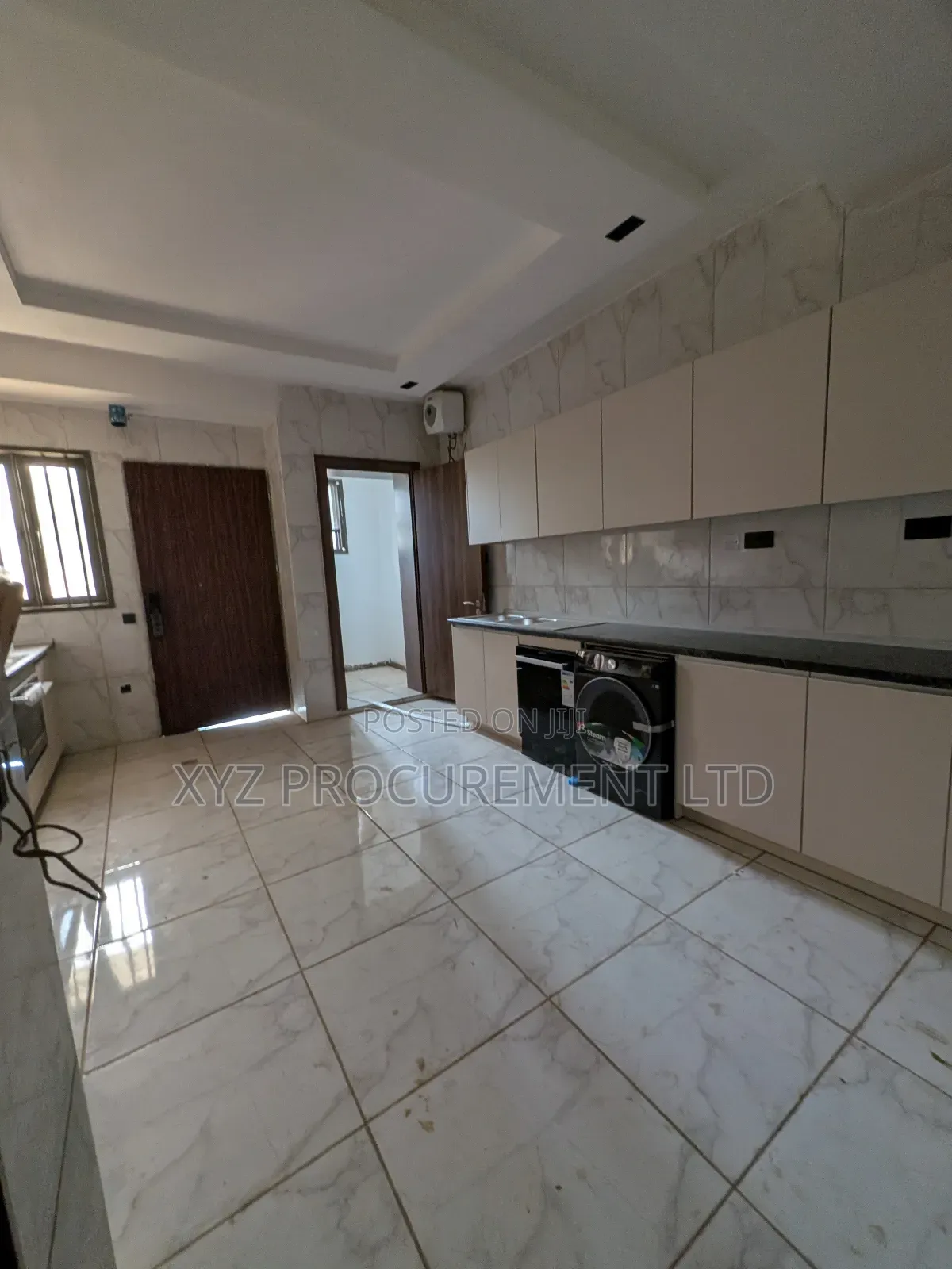 5bdrm Duplex in Crest, Life Camp for sale in Life Camp