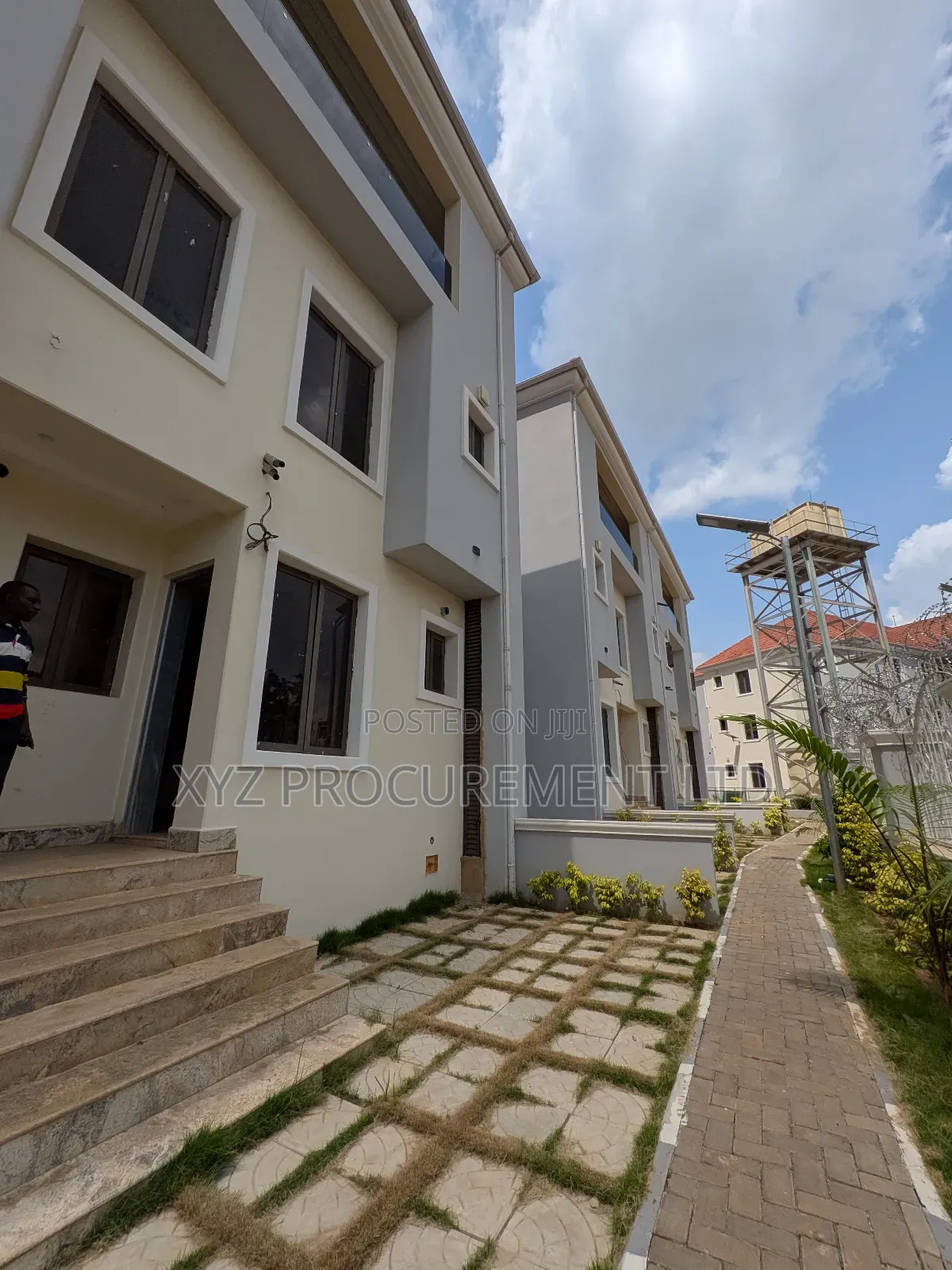 5bdrm Duplex in Crest, Life Camp for sale in Life Camp