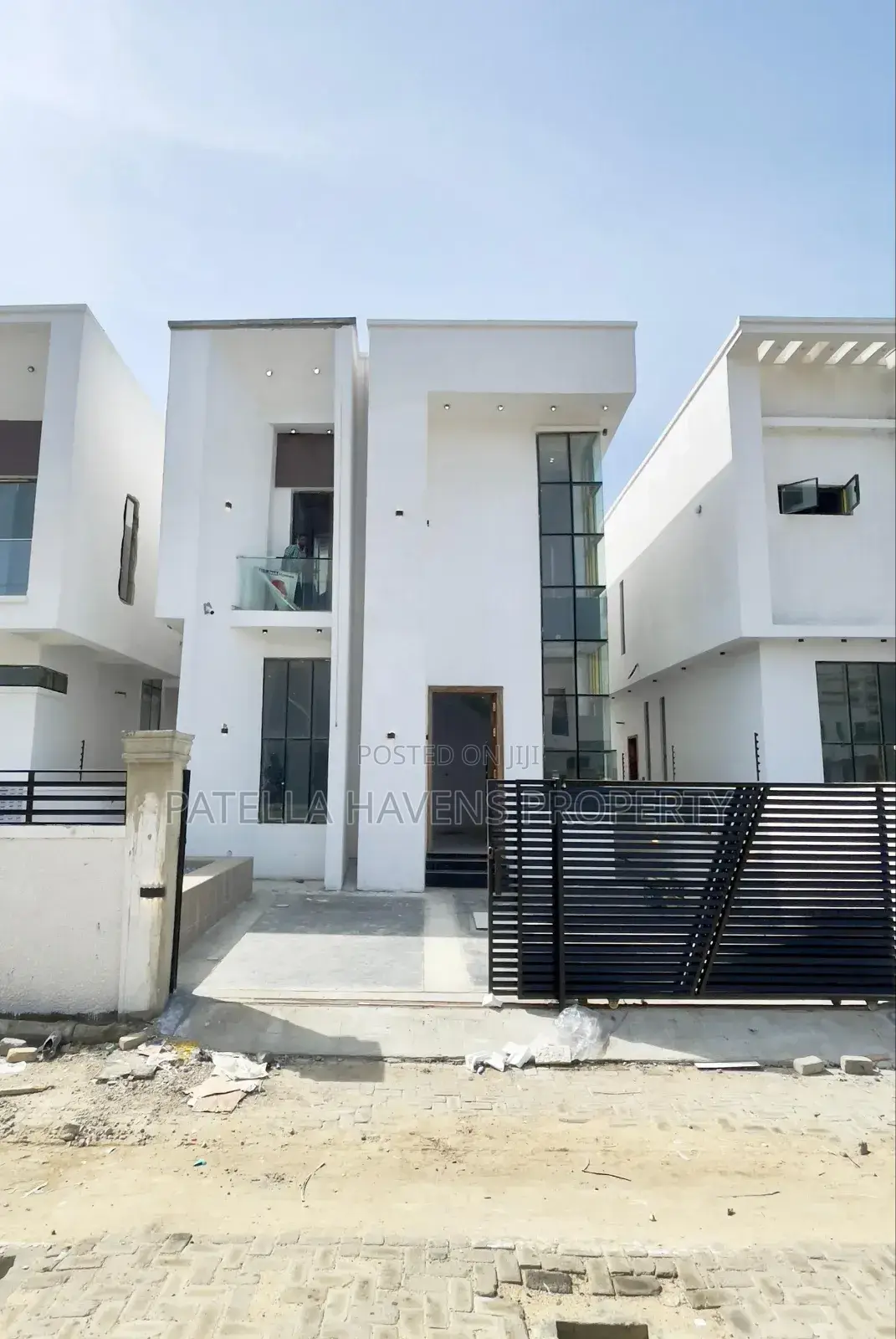 4bdrm Duplex in Chevron for sale in Chevron