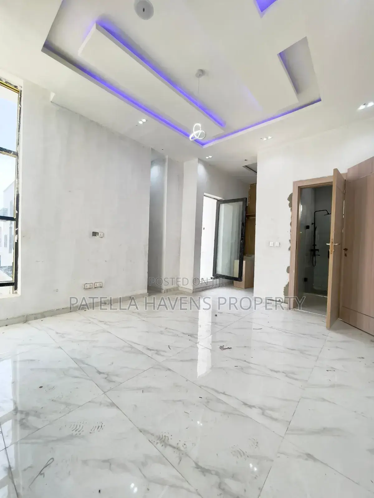 4bdrm Duplex in Chevron for sale in Chevron