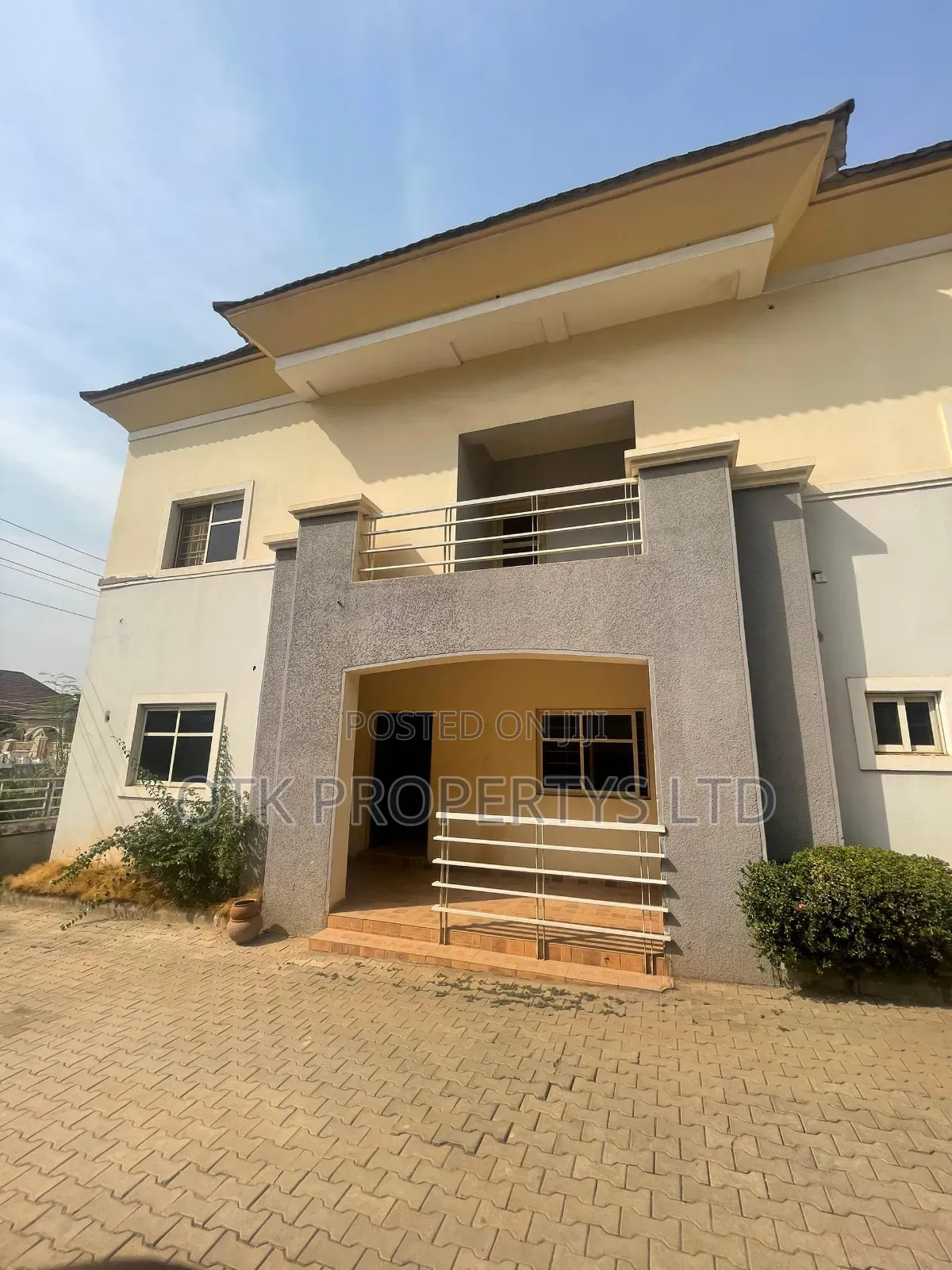 4bdrm Duplex in At Hillview Estate, for sale in Life Camp