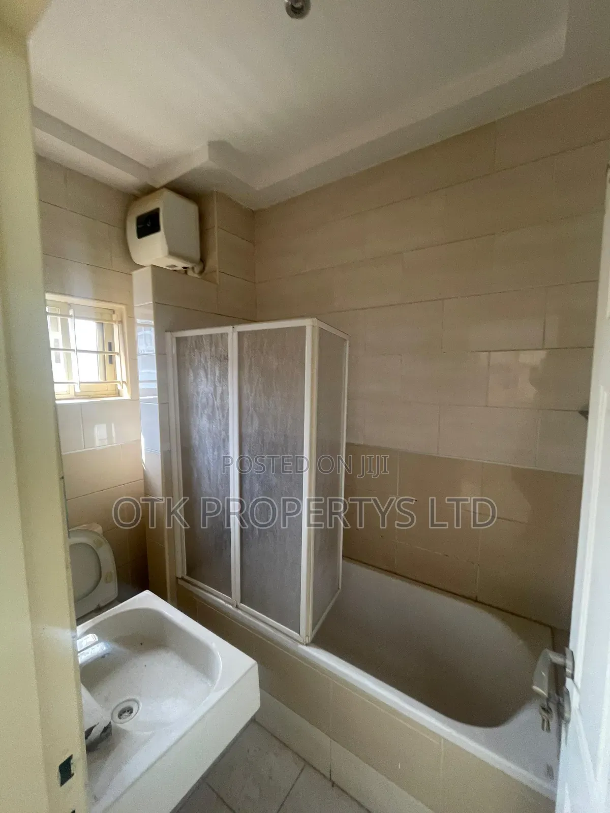 4bdrm Duplex in At Hillview Estate, for sale in Life Camp