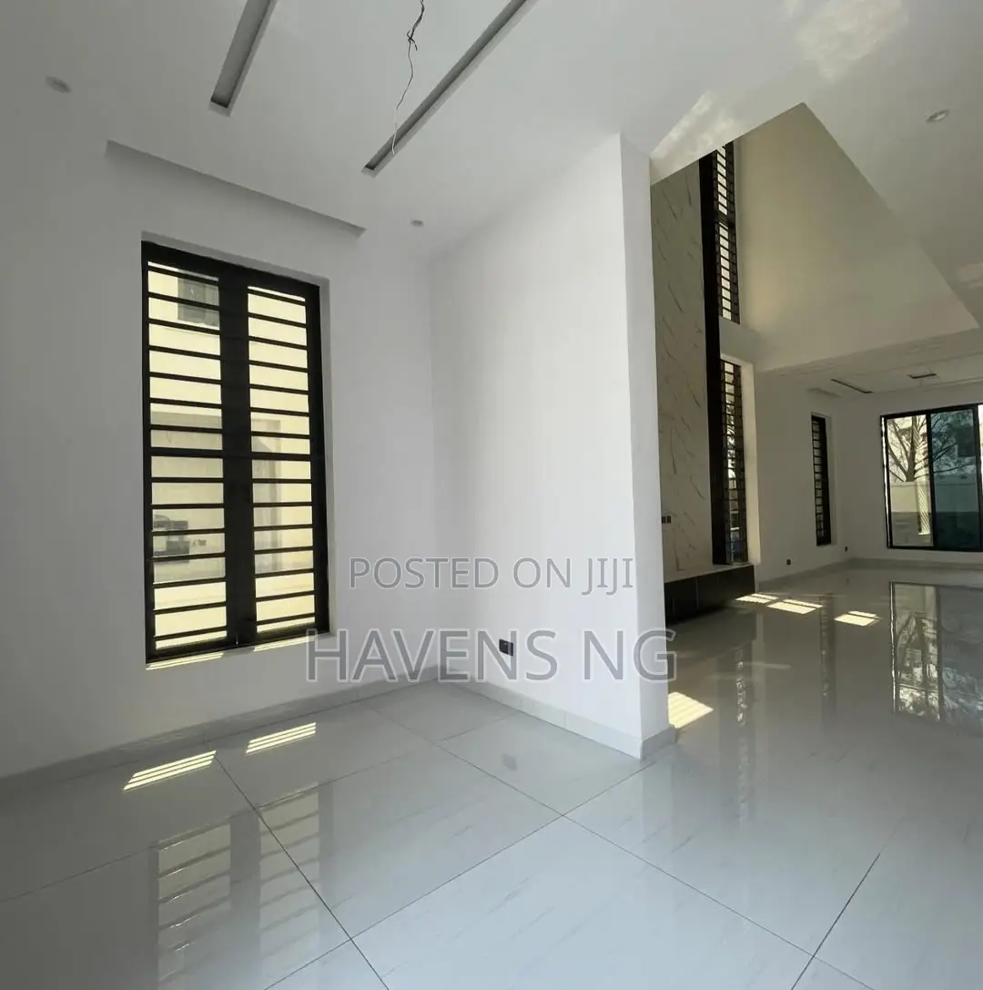 5bdrm Duplex in Lekki Phase 1 for sale in Lekki Phase 1