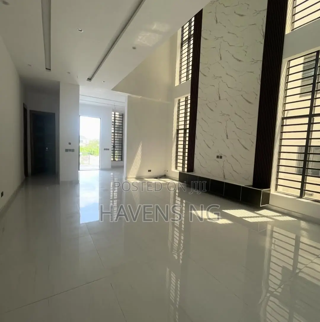 5bdrm Duplex in Lekki Phase 1 for sale in Lekki Phase 1