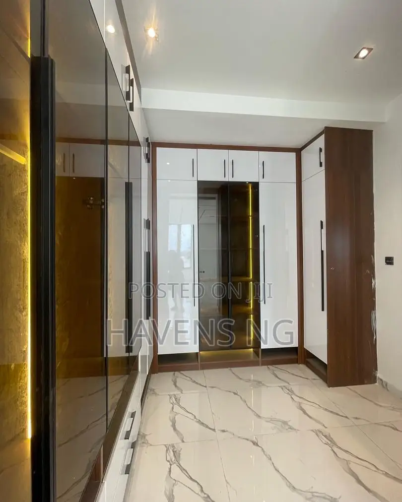 5bdrm Duplex in Lekki Phase 1 for sale in Lekki Phase 1